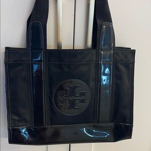 Authentic Tory Burch Ella bag. Small. Great condition. No rips or tears.